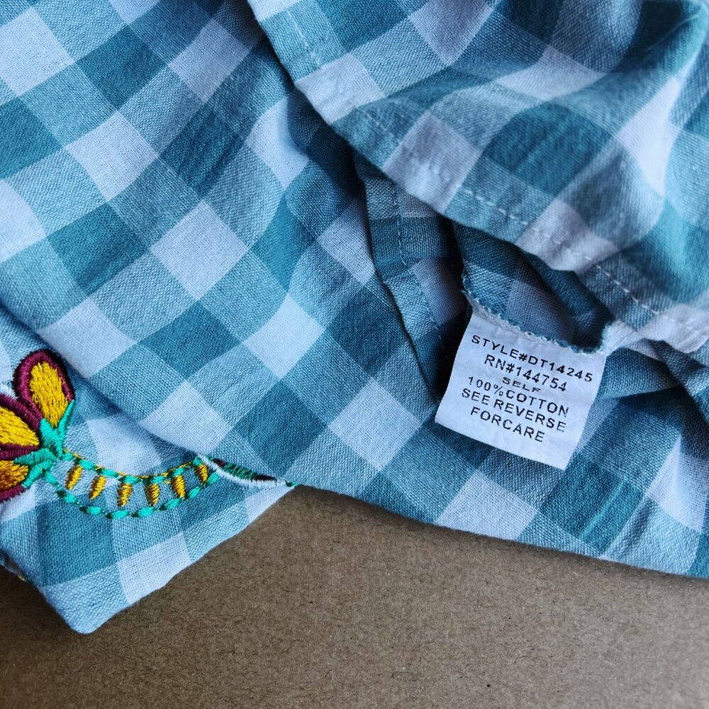 SOLD 💗 Davi & Dani Embroidered Gingham Top Women’s Large Blue Floral Boho - Picture 8 of 8